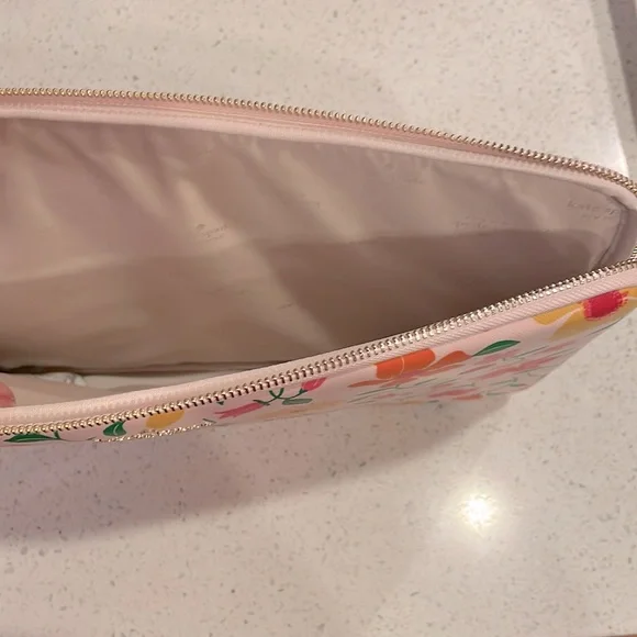 NIP♠️ Kate Spade ♠️ Strawberry Garden Universal Laptop Sleeve ♠️ - Picture 5 of 6
